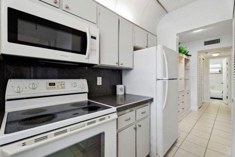 Condo in Hollywood, Florida, 1 bedroom  № 1091759 - photo 5