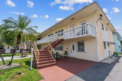 Condo in Hollywood, Florida, 1 bedroom  № 1091759 - photo 11