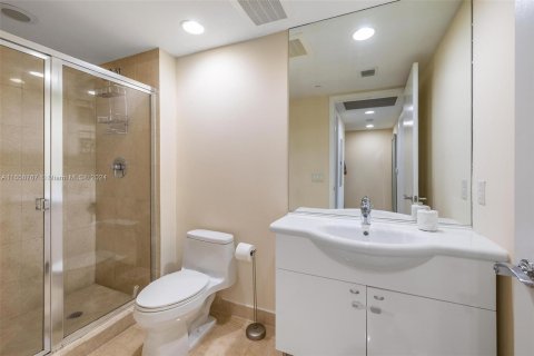 Condo in Hallandale Beach, Florida, 2 bedrooms  № 1356617 - photo 22