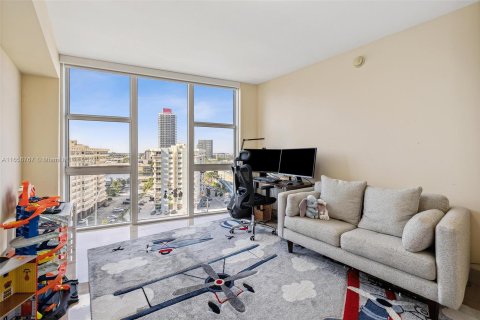 Condo in Hallandale Beach, Florida, 2 bedrooms  № 1356617 - photo 21