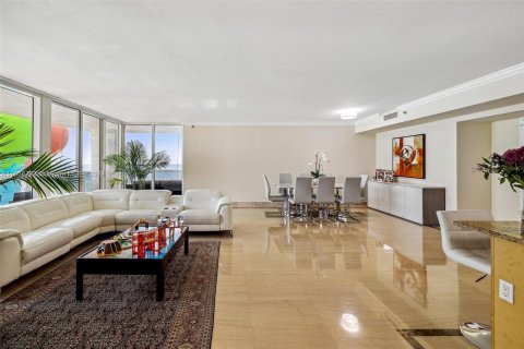 Condominio en venta en Hallandale Beach, Florida, 2 dormitorios, 165.55 m2 № 1356617 - foto 7