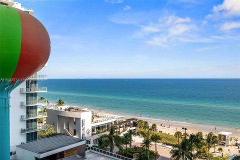 Condominio en venta en Hallandale Beach, Florida, 2 dormitorios, 165.55 m2 № 1356617 - foto 26