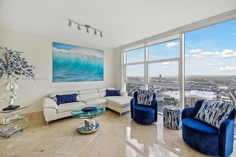 Copropriété à louer à Hallandale Beach, Floride: 1 chambre, 80.92 m2 № 1356614 - photo 1