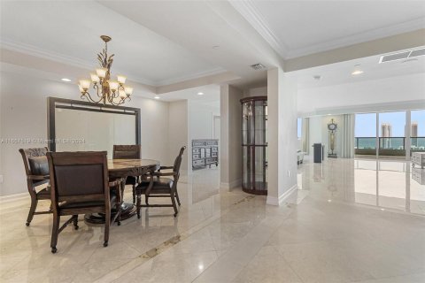 Copropriété à vendre à Aventura, Floride: 5 chambres, 553.14 m2 № 1358442 - photo 3