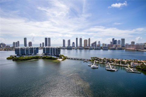 Condominio en venta en Aventura, Florida, 5 dormitorios, 553.14 m2 № 1358442 - foto 11