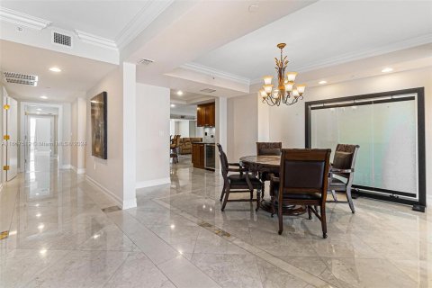 Copropriété à vendre à Aventura, Floride: 5 chambres, 553.14 m2 № 1358442 - photo 14