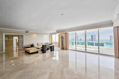 Condominio en venta en Aventura, Florida, 5 dormitorios, 553.14 m2 № 1358442 - foto 2