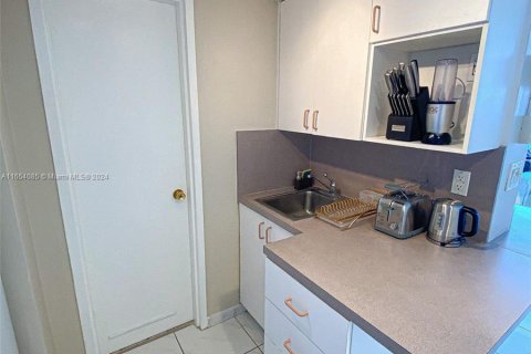 Condominio en alquiler en Miami Beach, Florida, 35.3 m2 № 1356616 - foto 10