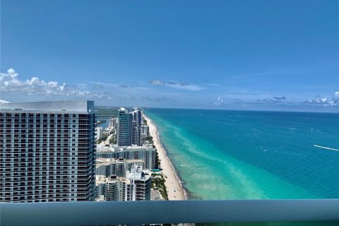 Condominio en alquiler en Hallandale Beach, Florida, 3 dormitorios, 191.84 m2 № 1356618 - foto 17