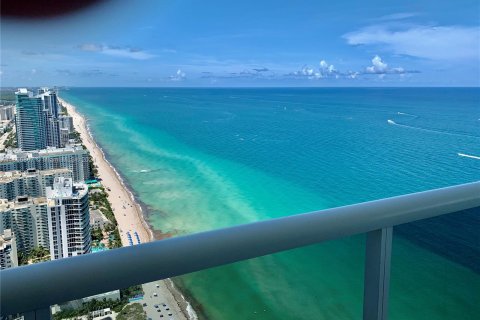 Condominio en alquiler en Hallandale Beach, Florida, 3 dormitorios, 191.84 m2 № 1356618 - foto 18