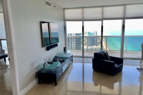 Copropriété à louer à Hallandale Beach, Floride: 3 chambres, 191.84 m2 № 1356618 - photo 5