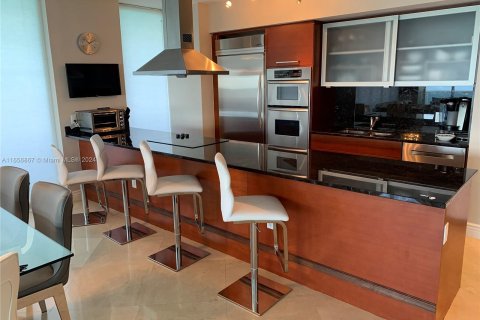 Condo in Hallandale Beach, Florida, 3 bedrooms  № 1356618 - photo 2