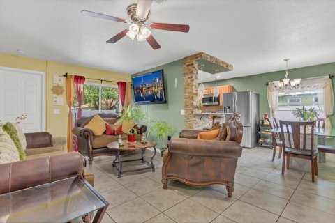 Casa en venta en Tampa, Florida, 3 dormitorios, 111.76 m2 № 1380775 - foto 6