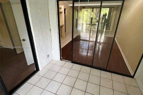 Condominio en venta en Coral Springs, Florida, 3 dormitorios № 1379165 - foto 2