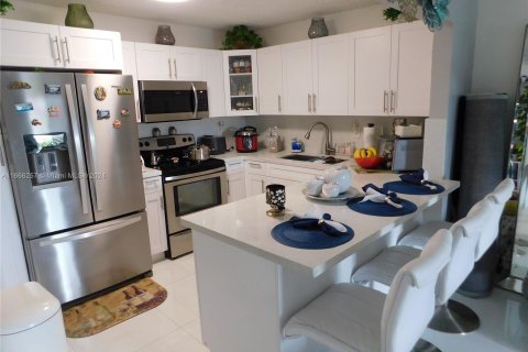 Condo in Hialeah, Florida, 3 bedrooms  № 1379164 - photo 6