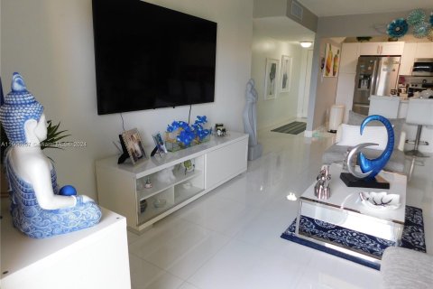 Condominio en venta en Hialeah, Florida, 3 dormitorios, 112.6 m2 № 1379164 - foto 9