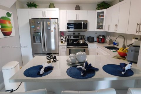 Condo in Hialeah, Florida, 3 bedrooms  № 1379164 - photo 7