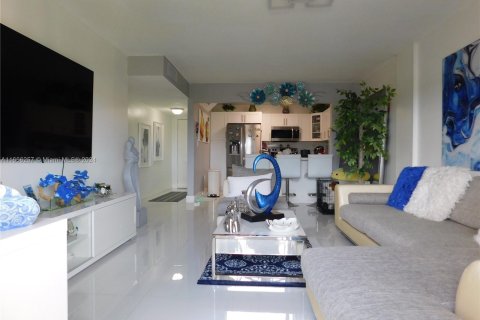 Condominio en venta en Hialeah, Florida, 3 dormitorios, 112.6 m2 № 1379164 - foto 8