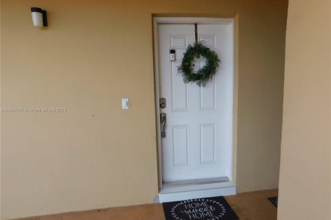 Condo in Hialeah, Florida, 3 bedrooms  № 1379164 - photo 2