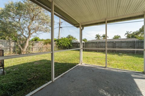 Villa ou maison à vendre à West Palm Beach, Floride: 2 chambres, 74.32 m2 № 1097756 - photo 9