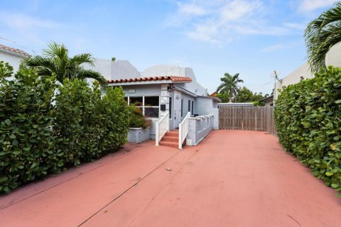 House in West Palm Beach, Florida 3 bedrooms, 172.43 sq.m. № 1056919 - photo 7