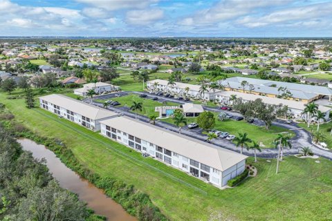 Copropriété à vendre à Punta Gorda, Floride: 2 chambres, 82.13 m2 № 1194397 - photo 2