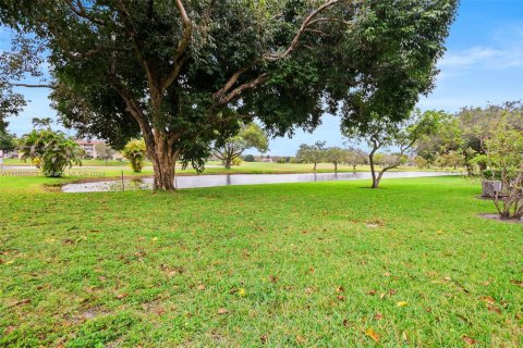 Condo in Pembroke Pines, Florida, 2 bedrooms  № 1385919 - photo 8