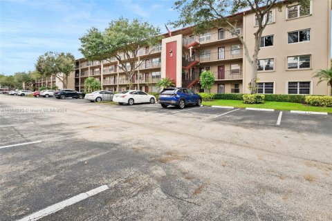 Condo in Pembroke Pines, Florida, 2 bedrooms  № 1385919 - photo 2