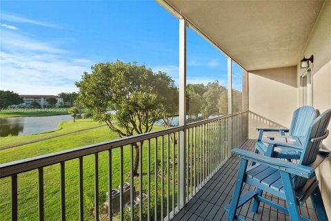 Condo in Pembroke Pines, Florida, 2 bedrooms  № 1385919 - photo 27