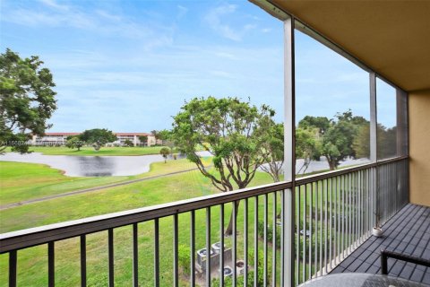 Condo in Pembroke Pines, Florida, 2 bedrooms  № 1385919 - photo 5