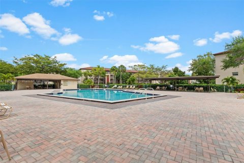 Condo in Pembroke Pines, Florida, 2 bedrooms  № 1385919 - photo 9