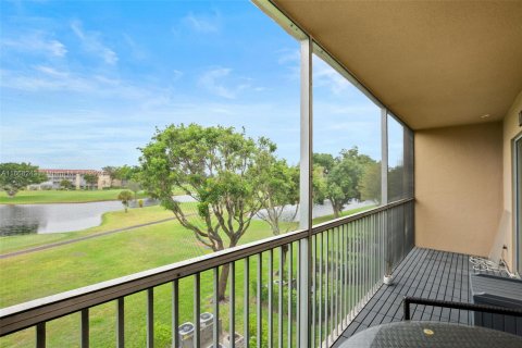 Condo in Pembroke Pines, Florida, 2 bedrooms  № 1385919 - photo 6