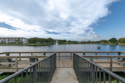 Condo in Pembroke Pines, Florida, 2 bedrooms  № 1385919 - photo 26