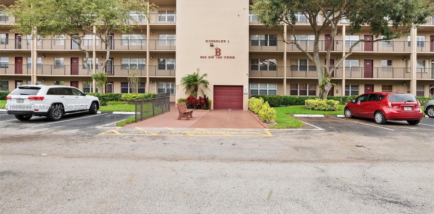 Condo in Pembroke Pines, Florida, 2 bedrooms  № 1385919