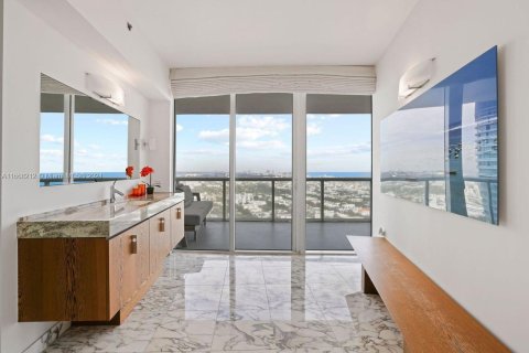 Condo in Miami Beach, Florida, 6 bedrooms  № 1385917 - photo 17