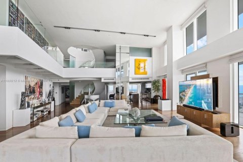 Condo in Miami Beach, Florida, 6 bedrooms  № 1385917 - photo 2