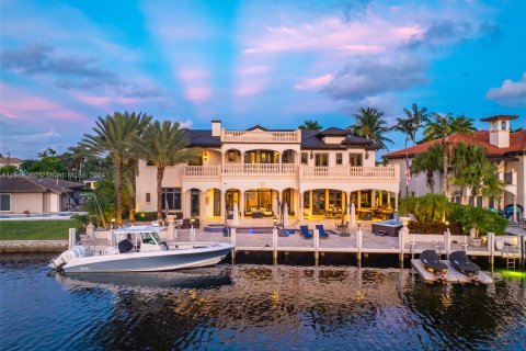 Villa ou maison à vendre à Lighthouse Point, Floride: 7 chambres, 613.34 m2 № 1385915 - photo 1