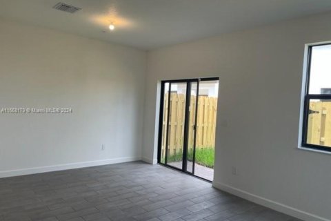 Adosado en alquiler en Pembroke Pines, Florida, 4 dormitorios, 169.83 m2 № 1385916 - foto 4