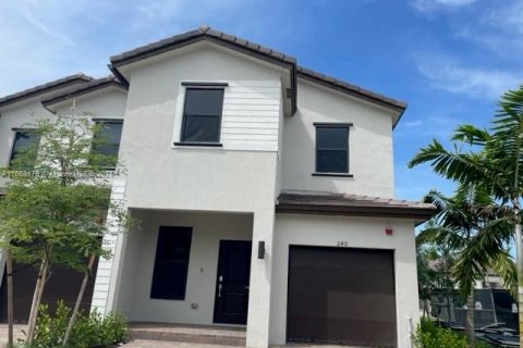 Adosado en alquiler en Pembroke Pines, Florida, 4 dormitorios, 169.83 m2 № 1385916 - foto 1