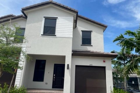 Adosado en alquiler en Pembroke Pines, Florida, 4 dormitorios, 169.83 m2 № 1385916 - foto 3