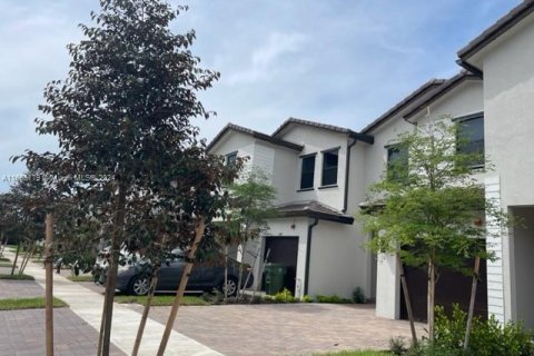 Adosado en alquiler en Pembroke Pines, Florida, 4 dormitorios, 169.83 m2 № 1385916 - foto 2