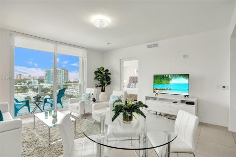 Condo in Fort Lauderdale, Florida, 1 bedroom  № 1385918 - photo 25