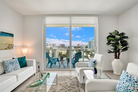 Condo in Fort Lauderdale, Florida, 1 bedroom  № 1385918 - photo 1