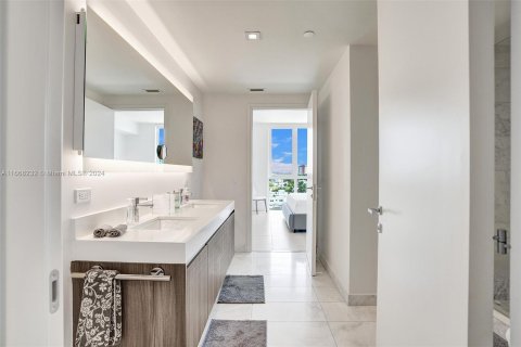 Condo in Fort Lauderdale, Florida, 1 bedroom  № 1385918 - photo 3