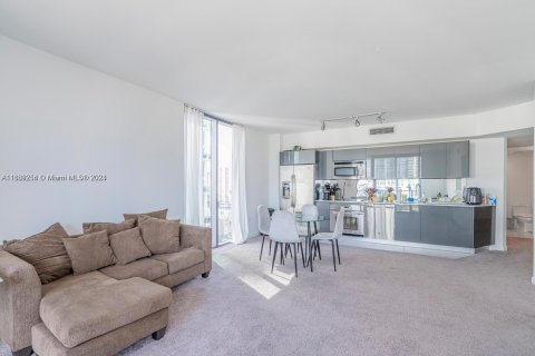 Condominio en alquiler en Miami, Florida, 2 dormitorios, 94.39 m2 № 1385920 - foto 3