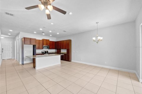 Townhouse in Davenport, Florida 4 bedrooms, 182.09 sq.m. № 1039663 - photo 23