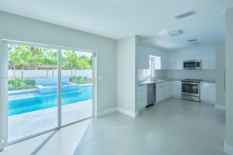 Casa en venta en Dania Beach, Florida, 4 dormitorios № 1040342 - foto 9