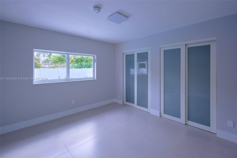 Casa en venta en Dania Beach, Florida, 4 dormitorios № 1040342 - foto 13