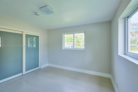 Casa en venta en Dania Beach, Florida, 4 dormitorios № 1040342 - foto 19