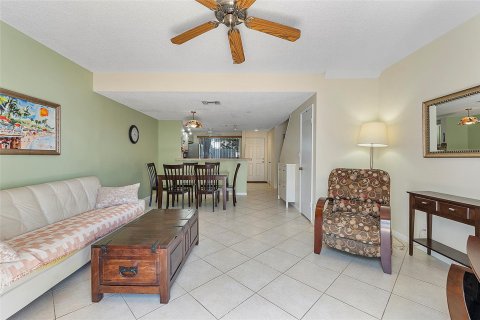 Townhouse in Pompano Beach, Florida 2 bedrooms, 93.65 sq.m. № 1075980 - photo 22